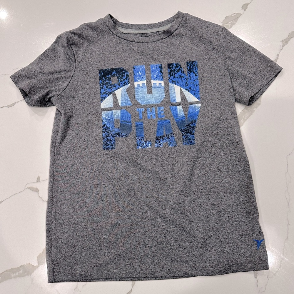 Football 🏈 Run the Play Go Dry Shirt size Medium (8)